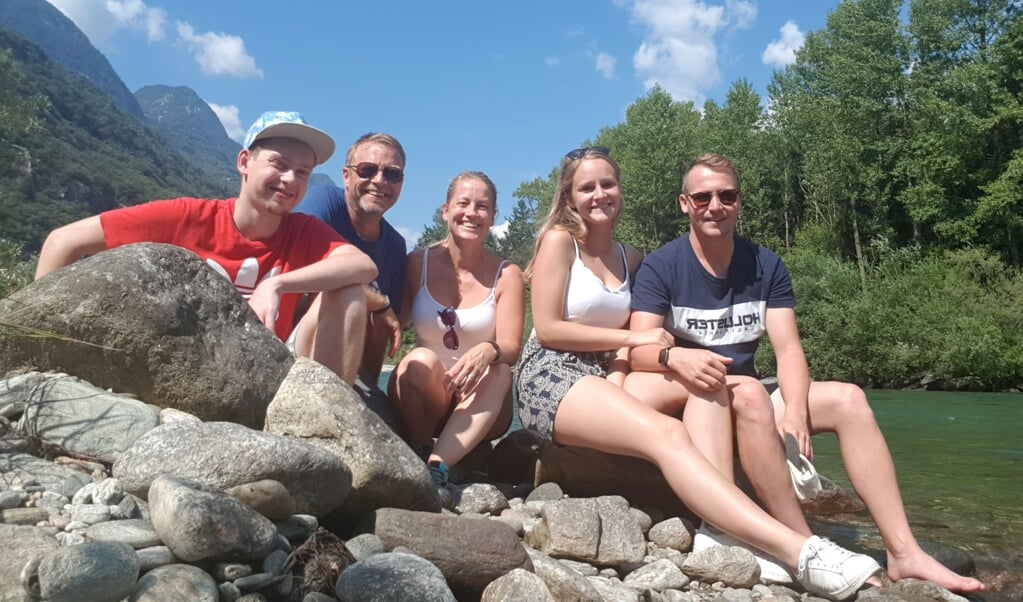 Irene van Someren met haar man Marcel, zoon Yorck, dochter Ciara en haar vriend Marc.