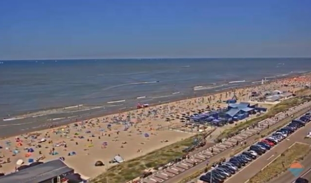 Het is momenteel behoorlijk druk op het Zandvoortse strand.