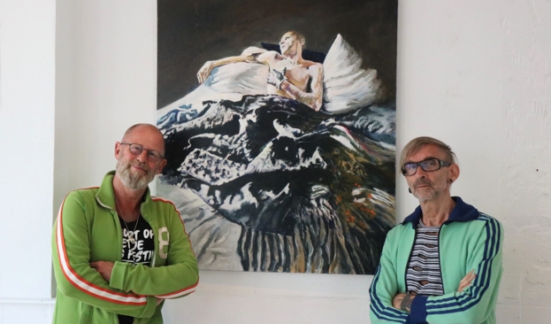 Fred Rosenhart en Soek Zwamborn voor een foto van Marc Deconinck