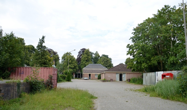 <p>Het achterterrein van Euterpe aan de Dorpsstraat in Lunteren.</p>