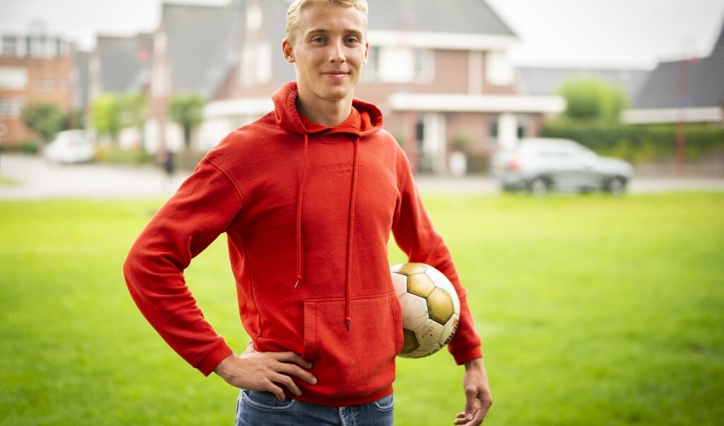 FC Twente-speler Casper Staring woont nog altijd in Barneveld. ,,Ik ben er opgegroeid. Mijn sociale leven speelt zich nu echter voornamelijk af in Enschede en omgeving.''