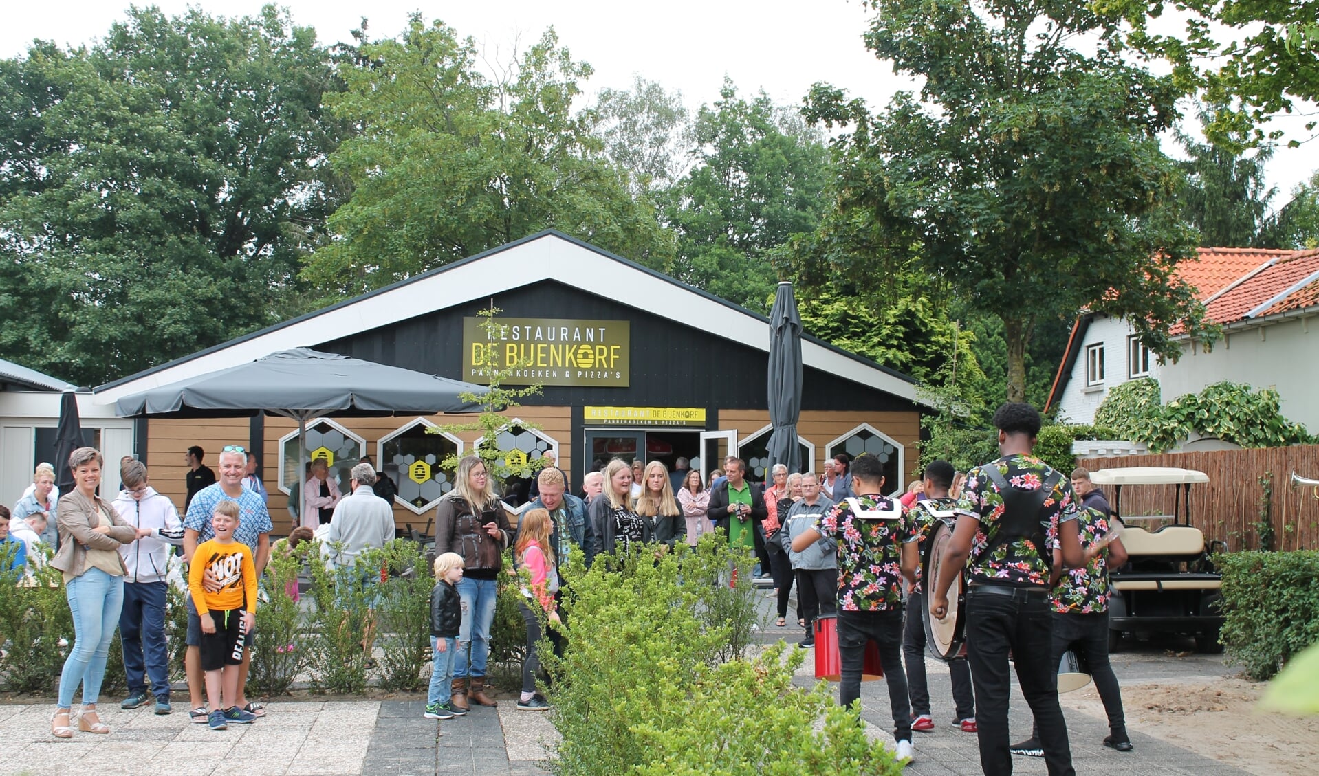 De feestelijke opening van het nieuwe restaurant op vakantiepark Ackersate.