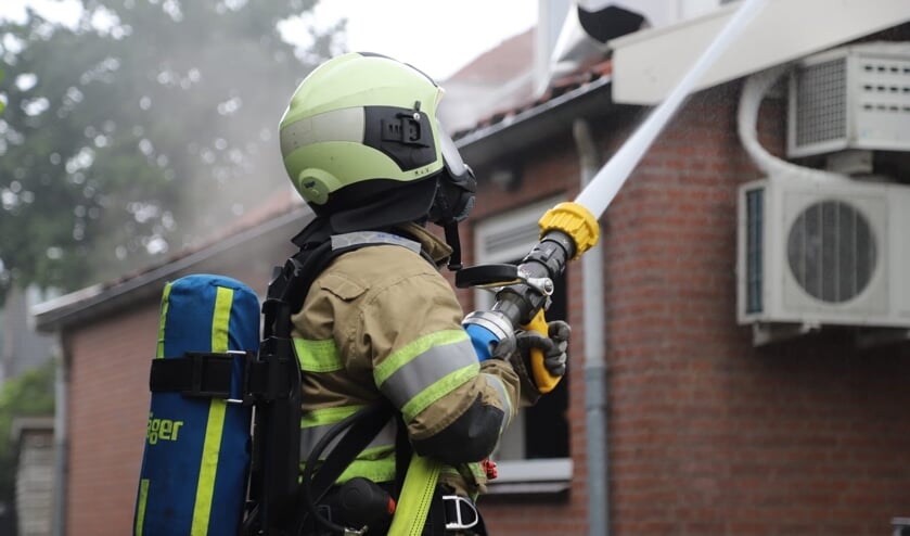 Korte tijd was er sprake van een uitslaande brand, maar het vuur was snel onder controle.