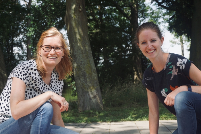 Oefentherapeuten Amarins Menger en Anouk de Fouw.