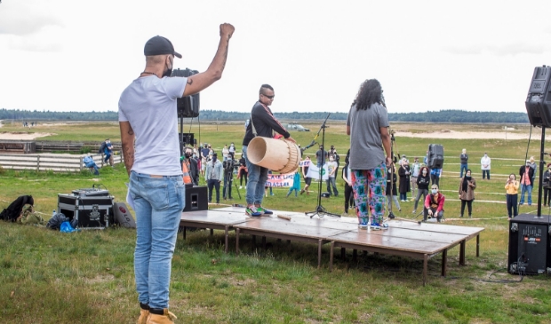 Beeld van de Black Lives Matter-demonstratie op de Ginkelse Heide op zaterdag 11 juli.