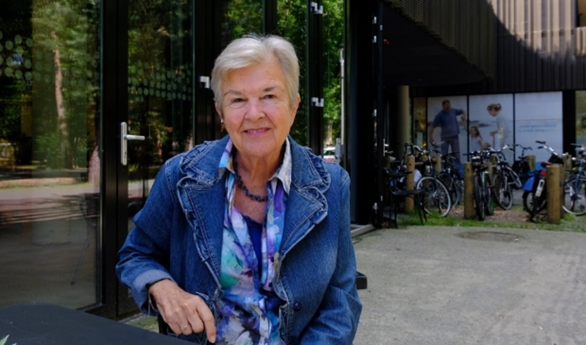 Anja Kroon bij het Binnenbos: ''Ik wil ouderen even uit hun kleine wereldje halen''.