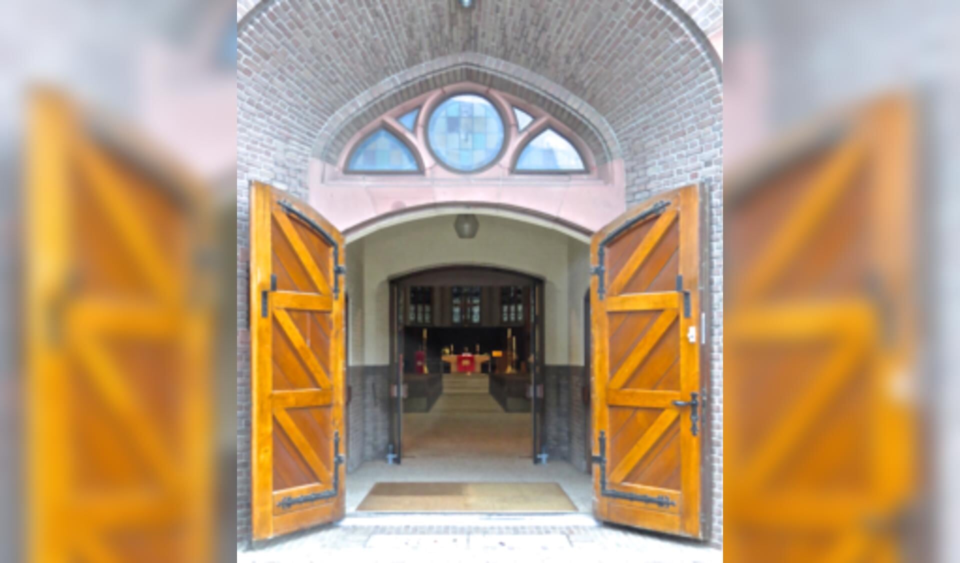 De deur van de RK kerk staat op Allerzielen open van 14.00-21.00 uur