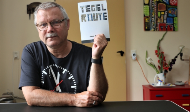 Juko de Vries, schrijver van de dichtbundel Tegelroute.