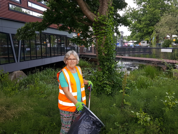 Wilma Nauta aan het werk als Streetmaster rondom Idea