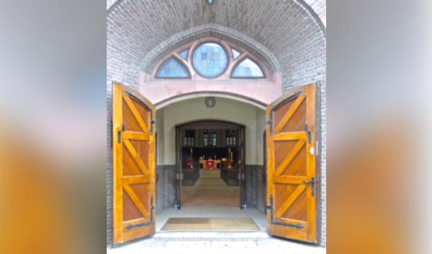 Open deur van de RK kerk: er mogen weerk kerkdiensten gehouden worden