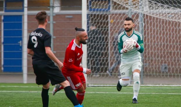 Keeper Yilmaz kan weer profiteren van de kennis en kunde van de keeperstrainer Wouter van Voorthuizen.