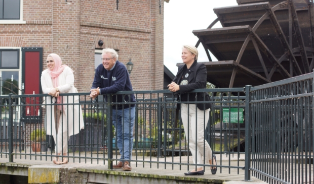De wethouders bezochten onlangs het stoomgemaal voor een werkbezoek. Voorzitter Kees van Baak leidde hen rond.