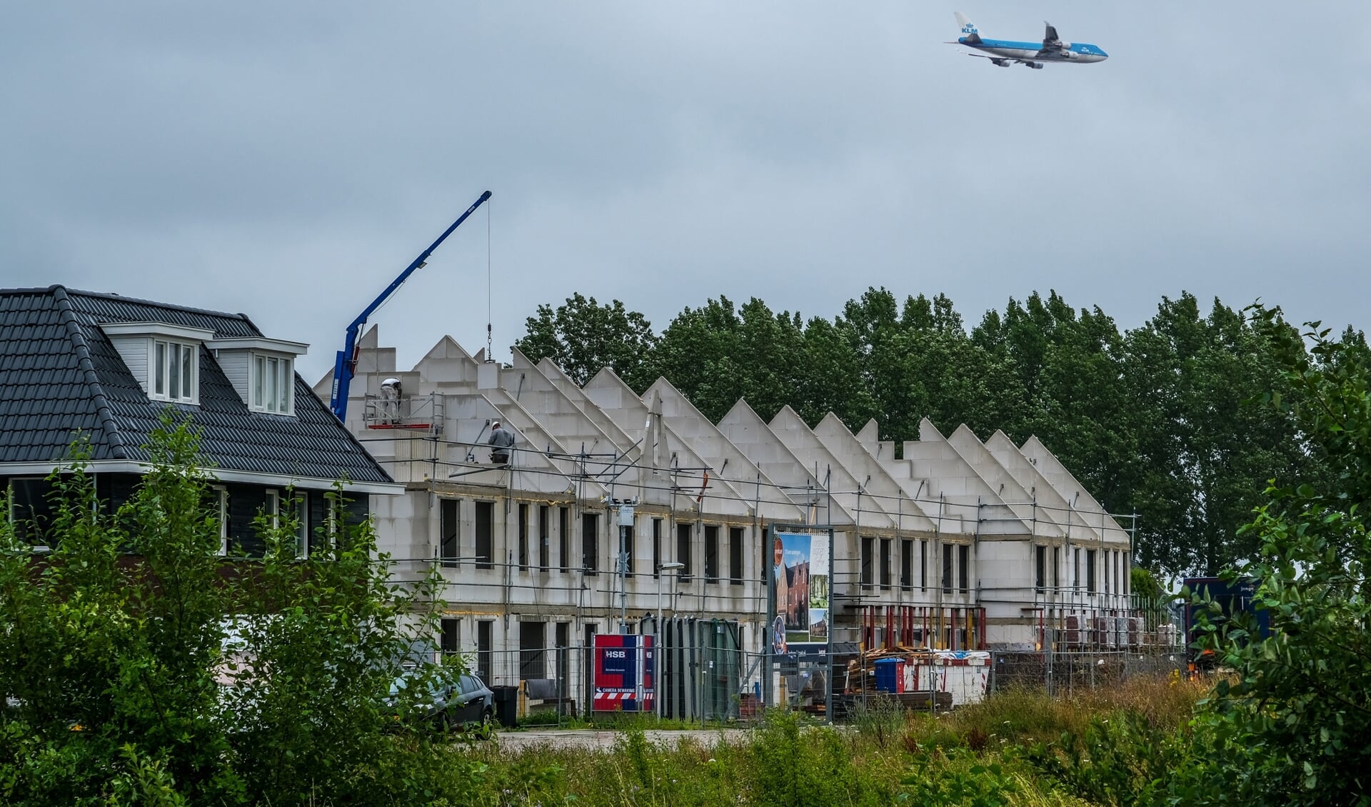 De spagaat van woningbouw en luchtvaart in beeld in het Nassaupark,.