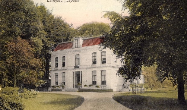 Huis Leyduin, gebouwd door Henrick Samuel van Lennep in 1874. Afgebroken door Piet Dorhout Mees in 1921.