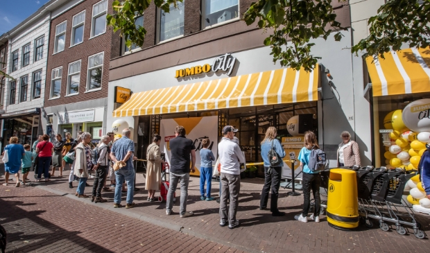 <p>De opening van de Jumbo City op 22 juli dit jaar aan de Oude Gedempte Gracht kon meteen op veel bekijks rekenen.</p>