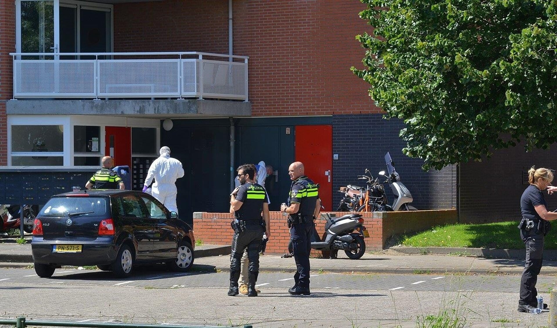 Kort na de schietpartij op de Opaallaan deed de politie onderzoek naar de toedracht.
