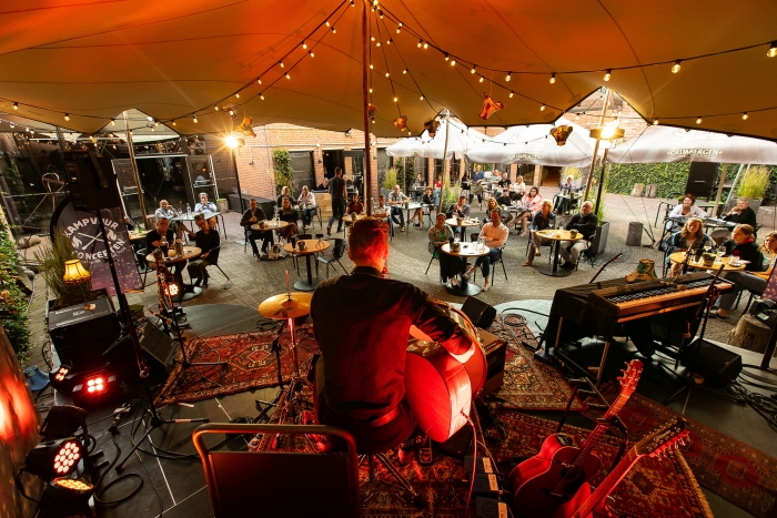 Flint Festival Sessies op theaterterras