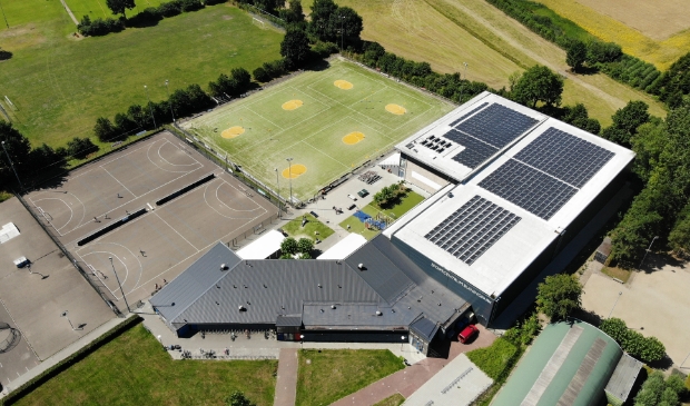 <p>De buitenvelden van de handbal- en de korfbalclub op het B.B.-park. De clubs hoeven over de periode oktober-december slechts de helft van de normale huur te betalen. </p>