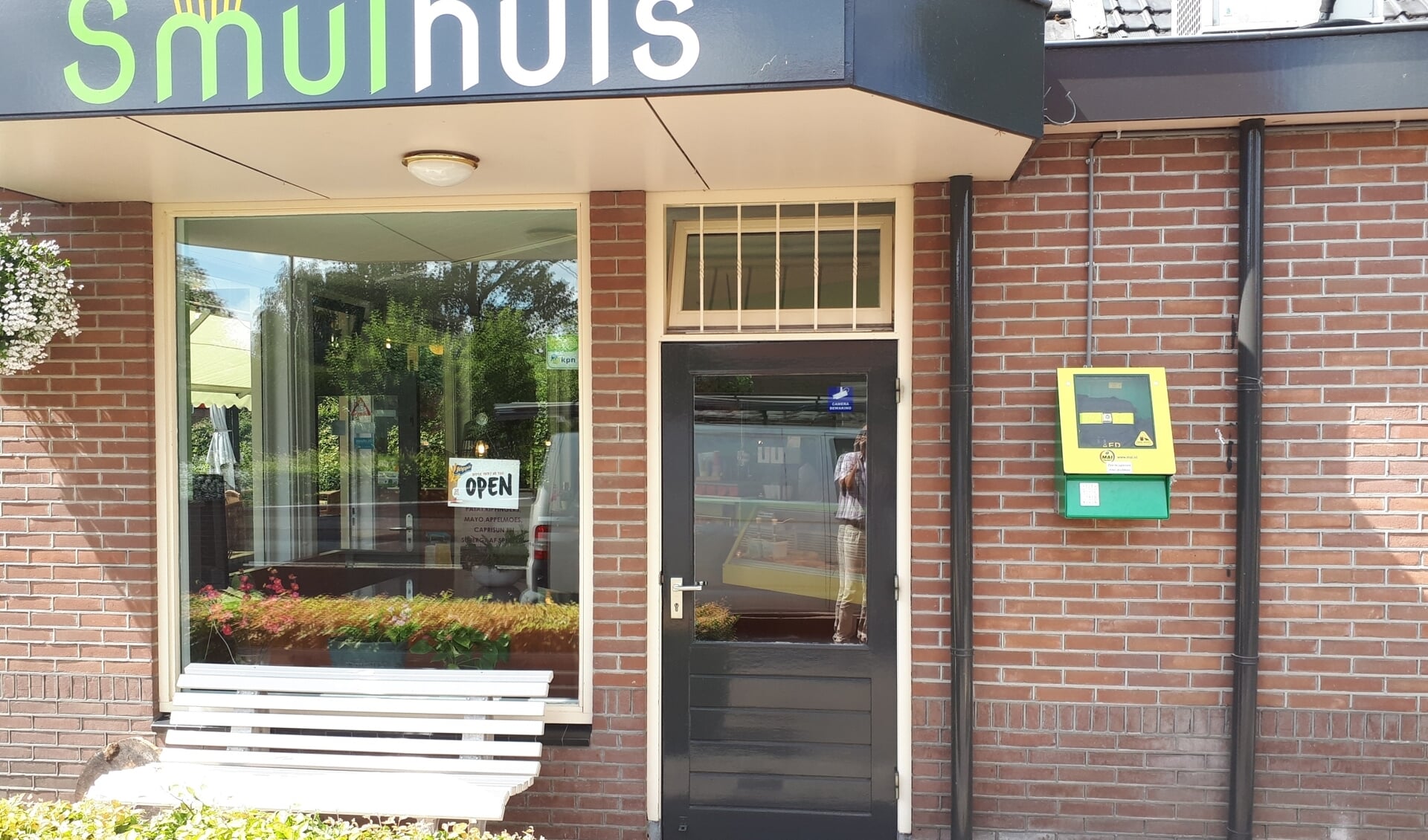 Bij café Het Smulhuis in Garderen is vorig jaar zomer een nieuwe AED geplaatst.