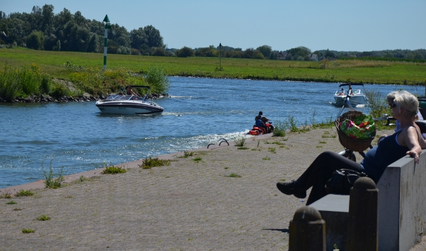 <p>Druk vaarverkeer in de haven</p>