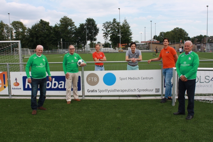 Van links naar rechts de initiatiefnemers van walking football in Baarn: Henny Westerveld, Theo de Man, Marcel Nowee (FTB), Michael van der Veer (FTB), Sebastiaan Dutman (FTB) en Nico Tomassen