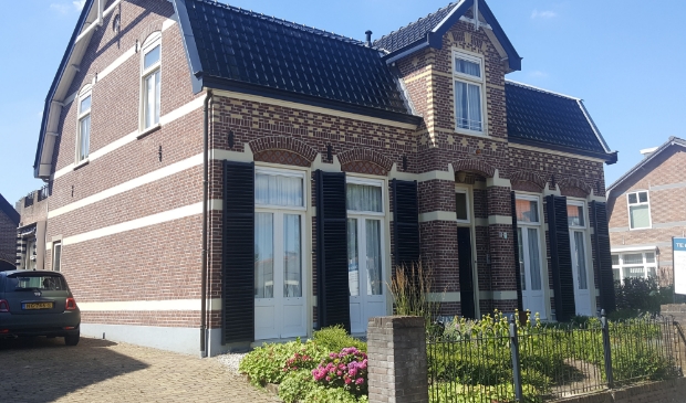 Soester historie aan de Burg. Grothestraat 21 Het huis is in 1880 gebouwd als directeurswoning voor houthandel en houtzagerij Butselaar.
