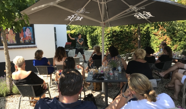 Andries Tunru in actie voor een enthousiast publiek