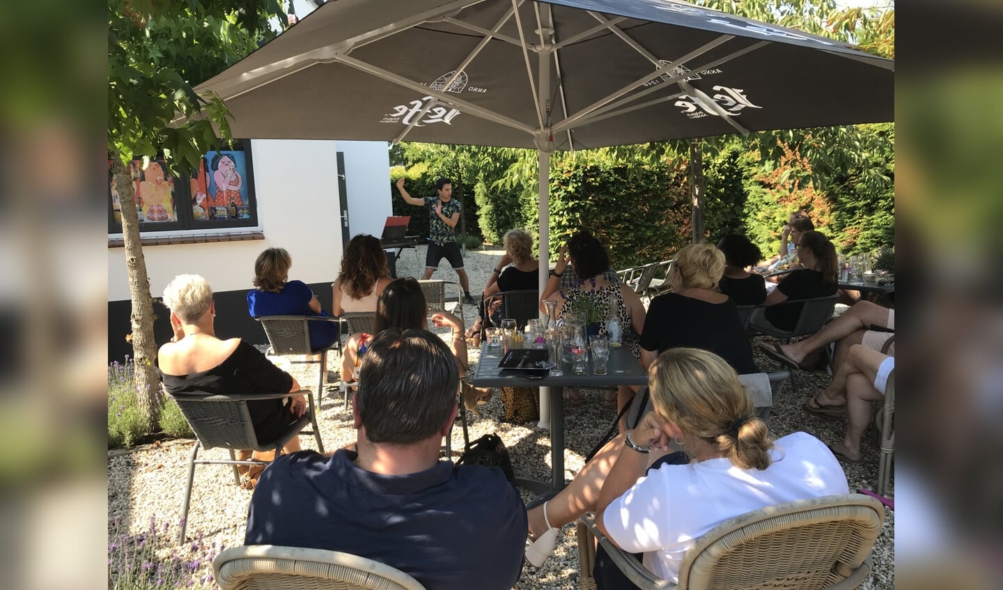 Andries Tunru in actie voor een enthousiast publiek