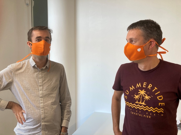 Mondkapjes in de bibliotheek huisstijl
