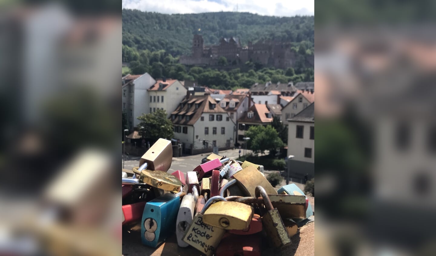 ,,Slot Heidelberg gezien vanaf de Oude Romeinse brug in Heidelberg, Duitsland.