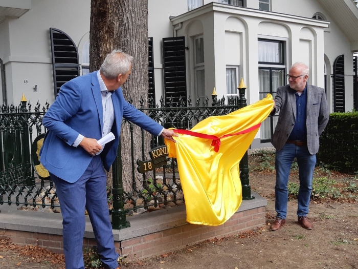 onthulling hekwerk Wilhelminaboom