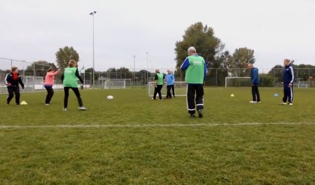 Lôôpvoebal voor ouweres.