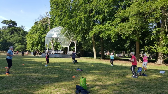 buiten training tot sept. van sept tot mei weer binnen sporten