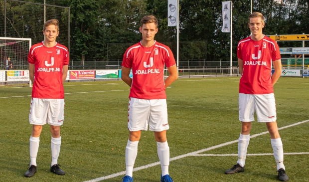 <p>Dick van Heerdt, Dejan Knevel en Tom van Ginkel waren betrokken bij de 1-0 en 2-1. </p>