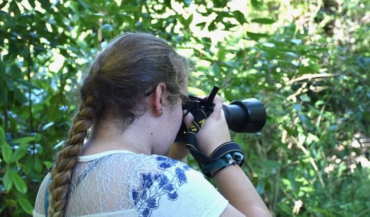 Dochterlief Fabienne Verbeek fotografeert er op los met de camera van haar overleden vader. In dierentuin Blijdorp, waar we donderdag 6 augustus zijn geweest voor ons samengestelde gezinsverjaardagsuitje.