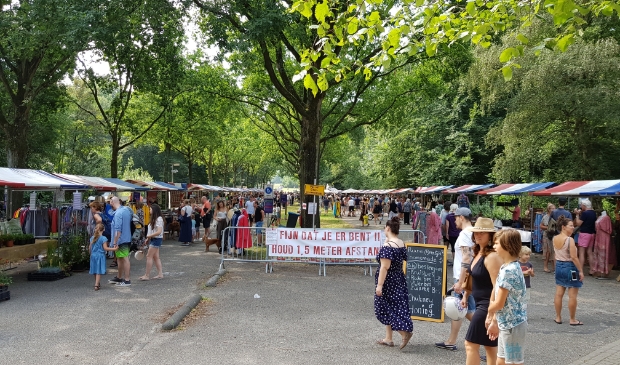 <p>Ook tijdens de coronapandemie was de Pure Markt te vinden in het Amsterdamse Bos.</p>