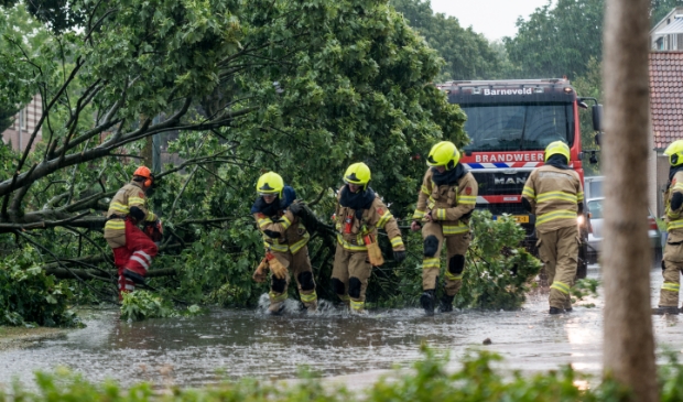 Buurgemeente Barneveld kreeg te maken met zware bui met regen, windstoten, hagel en onweer.