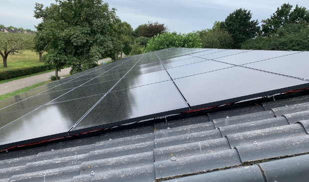 <p>128 zonnepanelen op het dak van De Horn</p>