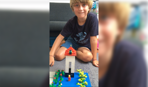 Joep van der Ark maakte de Watertoren van Werkhoven met de Red Love appelboomgaard ervoor.