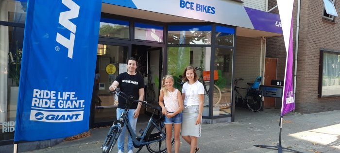 Puttense Dorien van der Poel neemt E-bike in ontvangst bij BCE-bikes