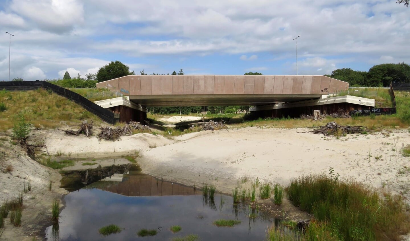 De Faunatunnel/-viaduct met bovenlangs de A27