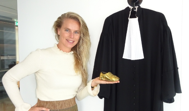 <p>Elize met het gouden schoentje.</p>