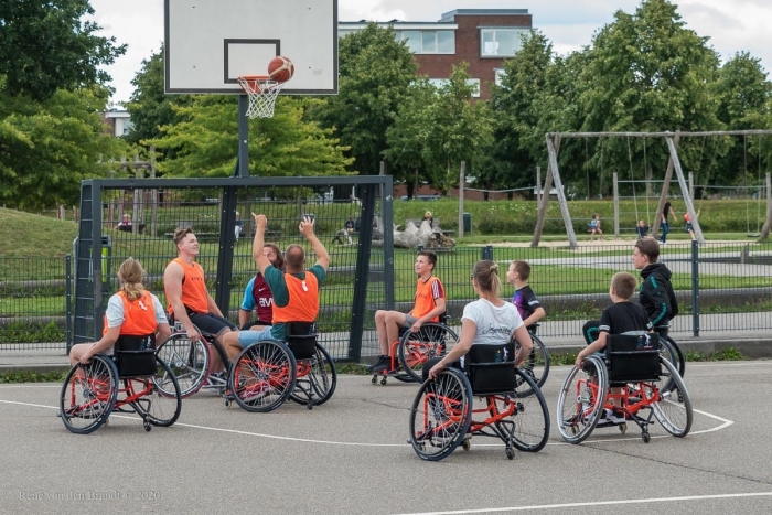 Clinic Rolstoelbasketbal door Walter Vlaanderen