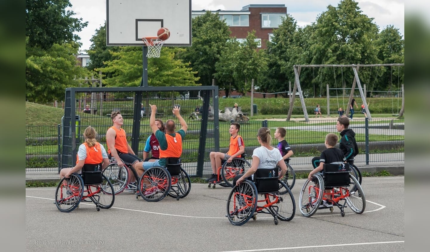 Clinic Rolstoelbasketbal door Walter Vlaanderen