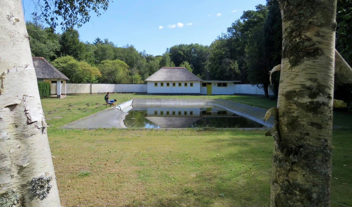 Sportpaviljoen met Tennisbaan en Zwembad (1937)