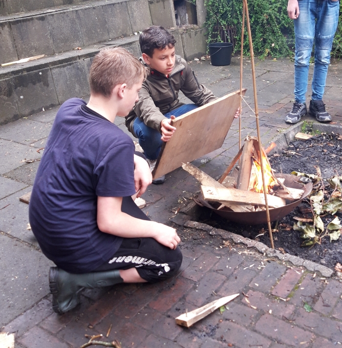 Scouts maken vuur