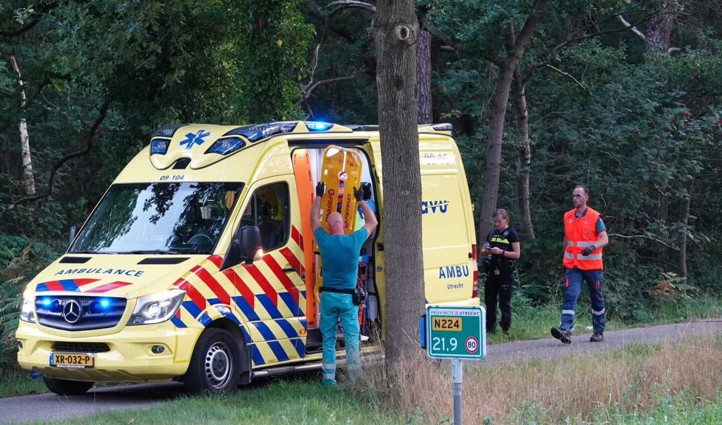 Bij een aanrijding zaterdagavond op de Utrechtseweg (N224) tussen Renswoude en Scherpenzeel is een wielrenster zwaargewond geraakt.