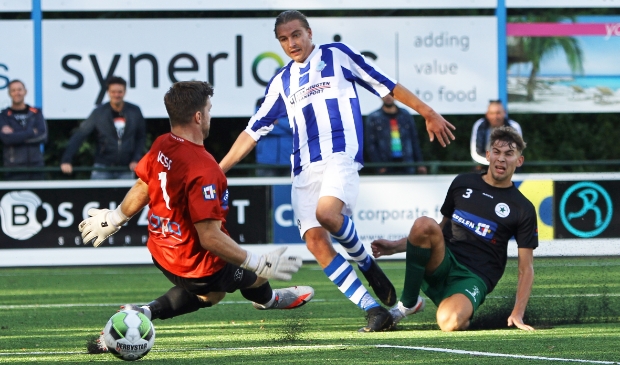 <p>Sander Krijns scoort de 2-2 tegen Groene Ster</p>