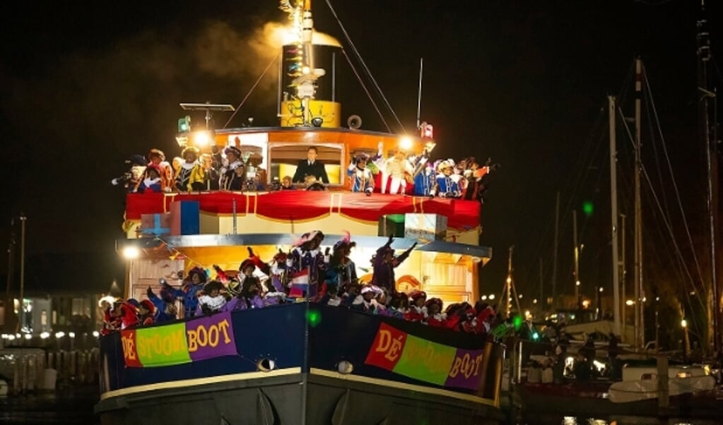 Ieder jaar komt Sinterklaas met zijn feestelijk verlichte stoomboot in Elburg aan. Maar dit jaar niet.