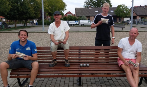 <p>Kampioenen Kylian Los en Ben Kort en finalisten Menno Korlaar en Timo Korlaar. </p>